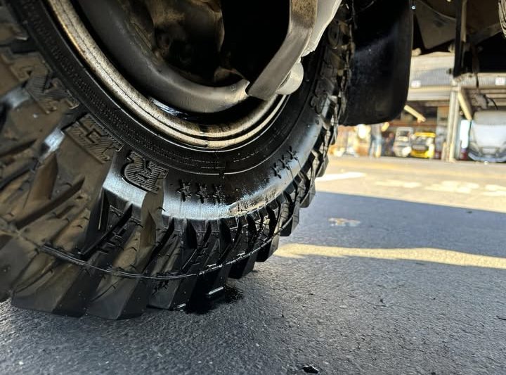 Leaking Axle Seal Symptoms Before Gear Oil Reaches Your Brake Pads